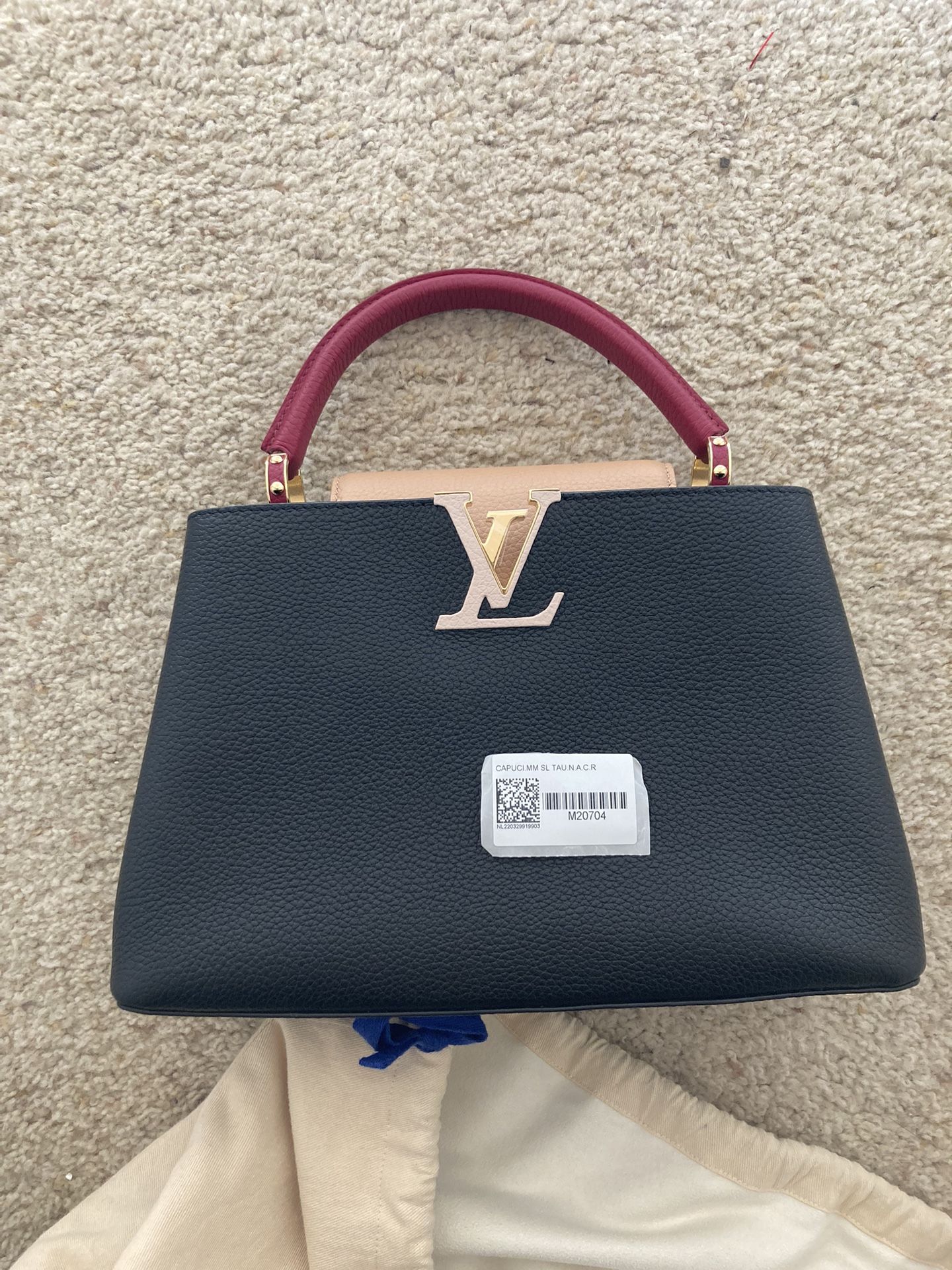 Authentic Louis Vuitton Capucines MM ~ light grey leather for Sale in  Tacoma, WA - OfferUp