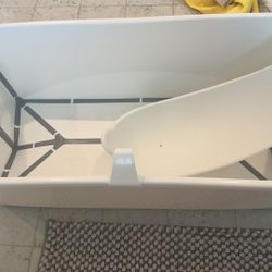 Stokke bathtub