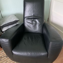 Very Cool Black Lounge Chair With Ottoman