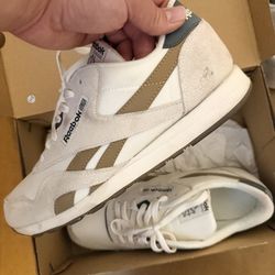 Brown/Tan Reeboks! Size 11!