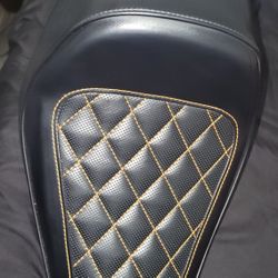  Harley Davidson Iron 883 Seat