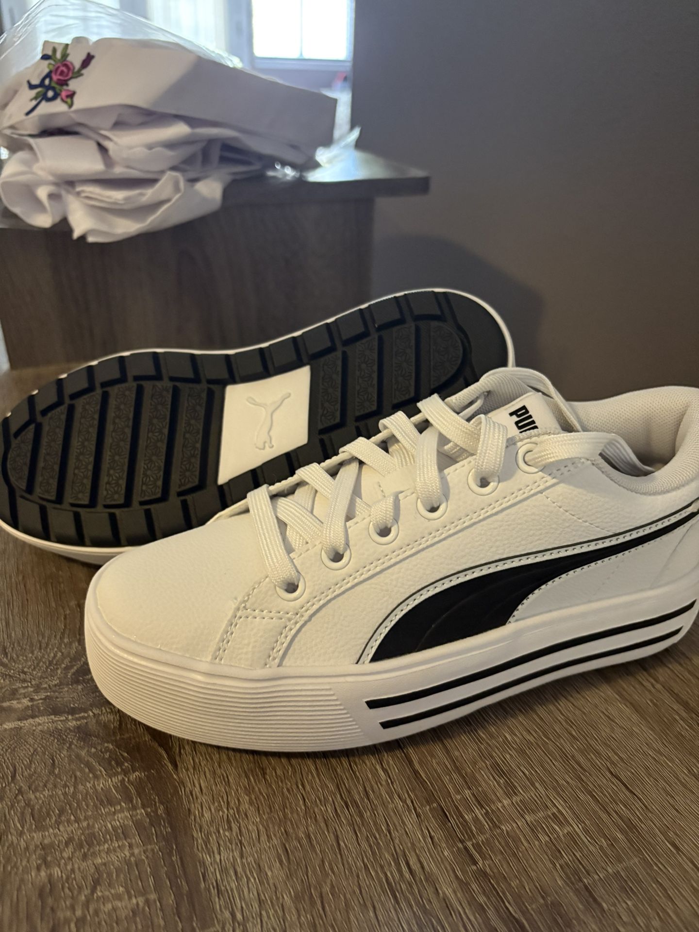 Women’s Puma Sz 5.5