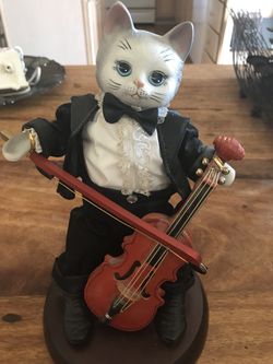 Cat playing violin music box