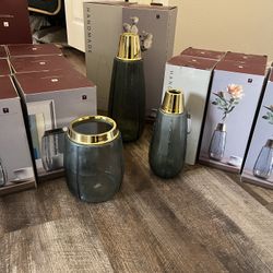 16 Vases