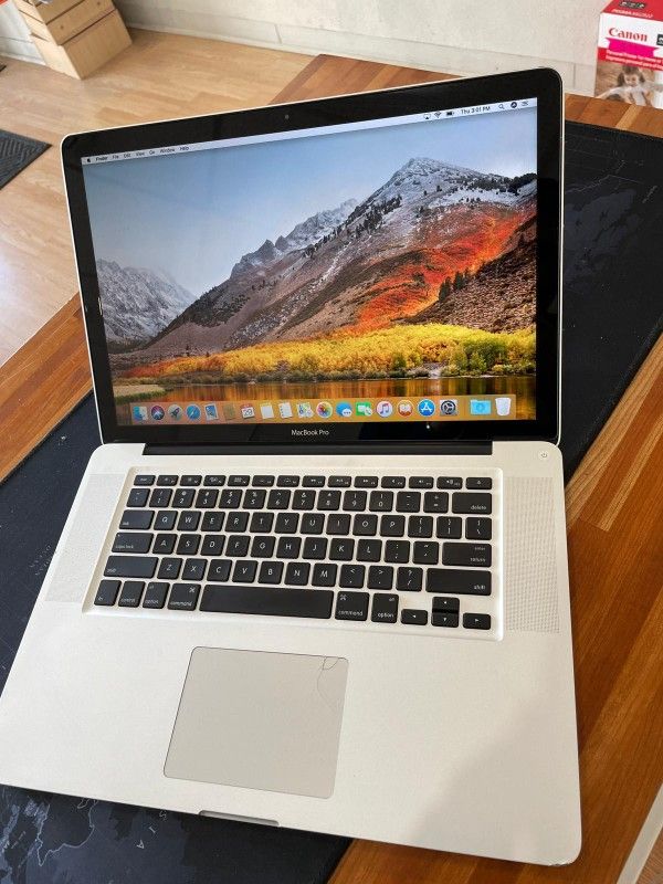 Apple MacBook Pro 15” 2Ghz i7 8GB RAM 750GB High Sierra!!!!