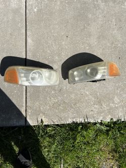 2002 GMC Yukon Denali Headlight Oem