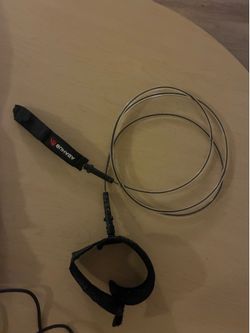 Surfboard leash