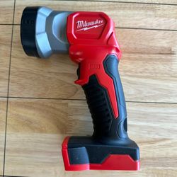 Milwaukee M18 18-Volt Lithium-Ion Cordless 100 Lumens LED Flashlight (Tool-Only)