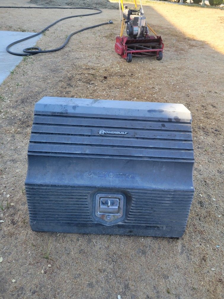 POWERBUILT TOOL BOX