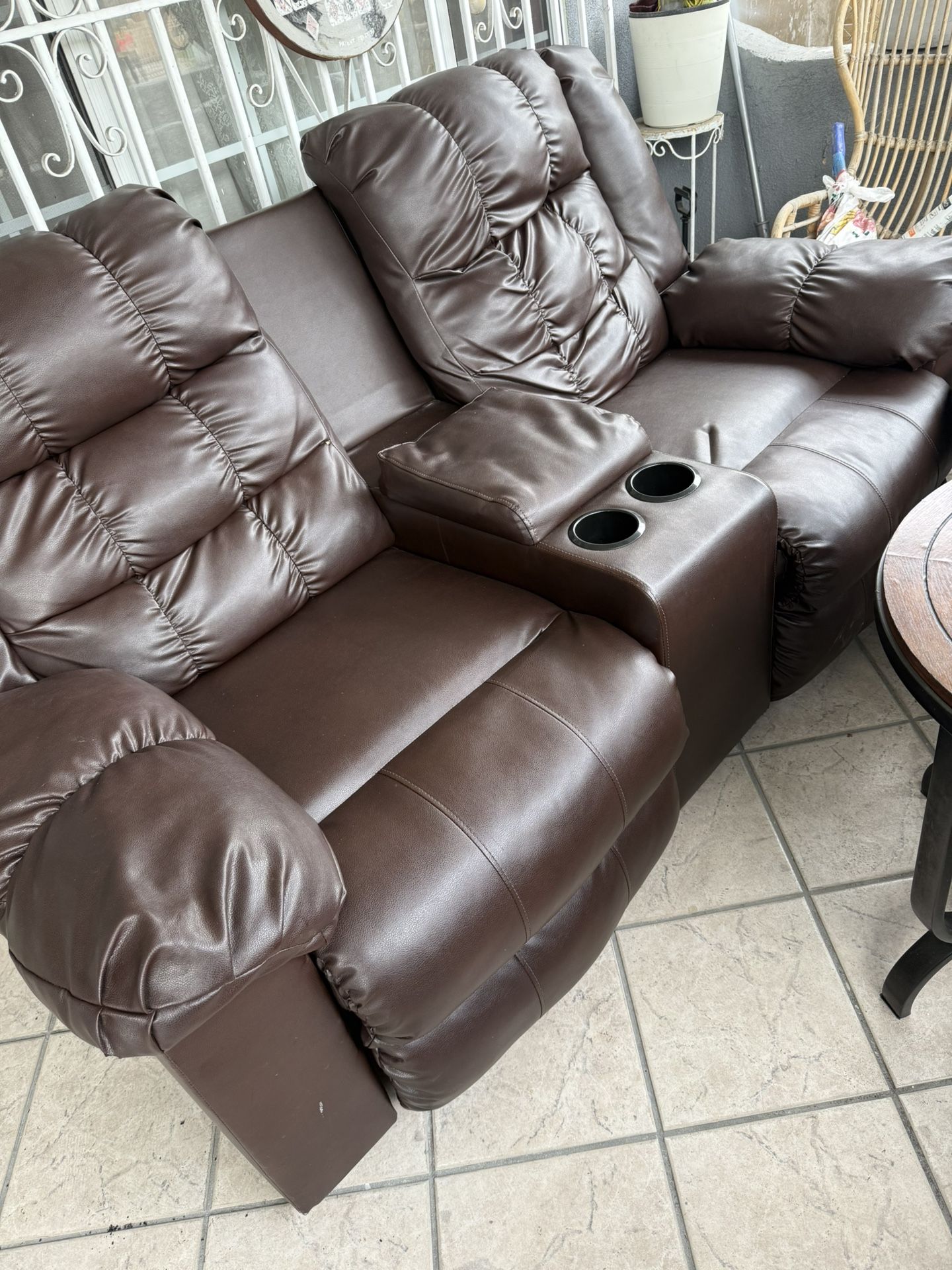 Free Sofa End Table And Coffe Table