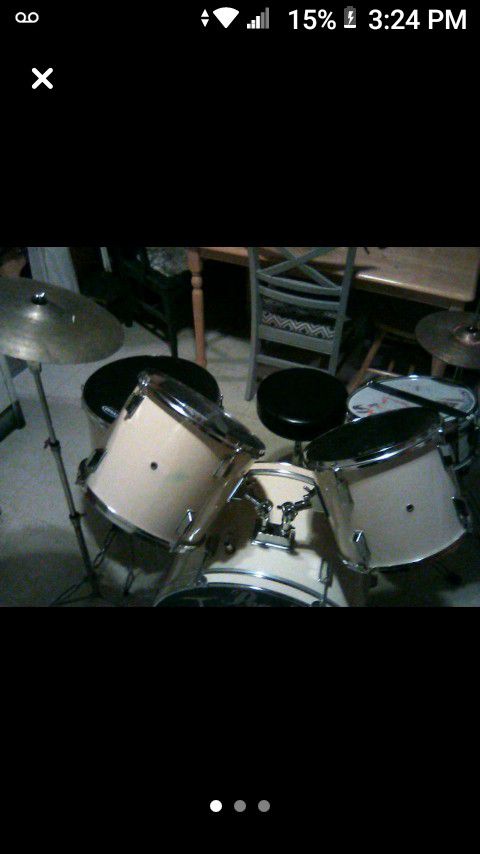 5 piece Pearl drum set