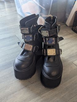 Size 8.5 Ankle Demonias