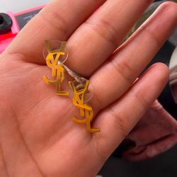 Gold  y earrings