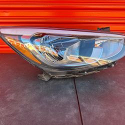 2015-2016-2017 Hyundai Accent Headlight right side oem
