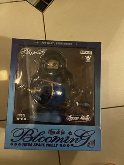 MEGA SPACE MOLLY 100% Blooming Series France Exclusive Fleur De Lys 