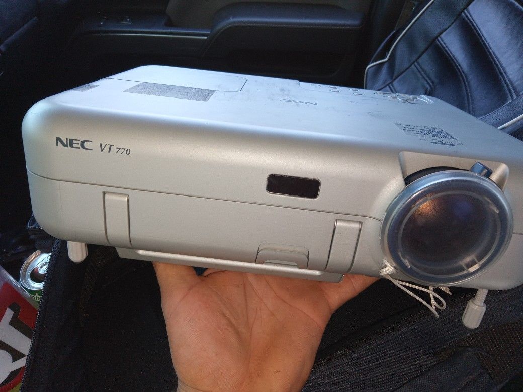 NEC vt 770 Projector