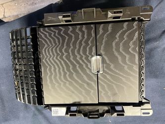 GMC Yukon and XL front center console cup holders