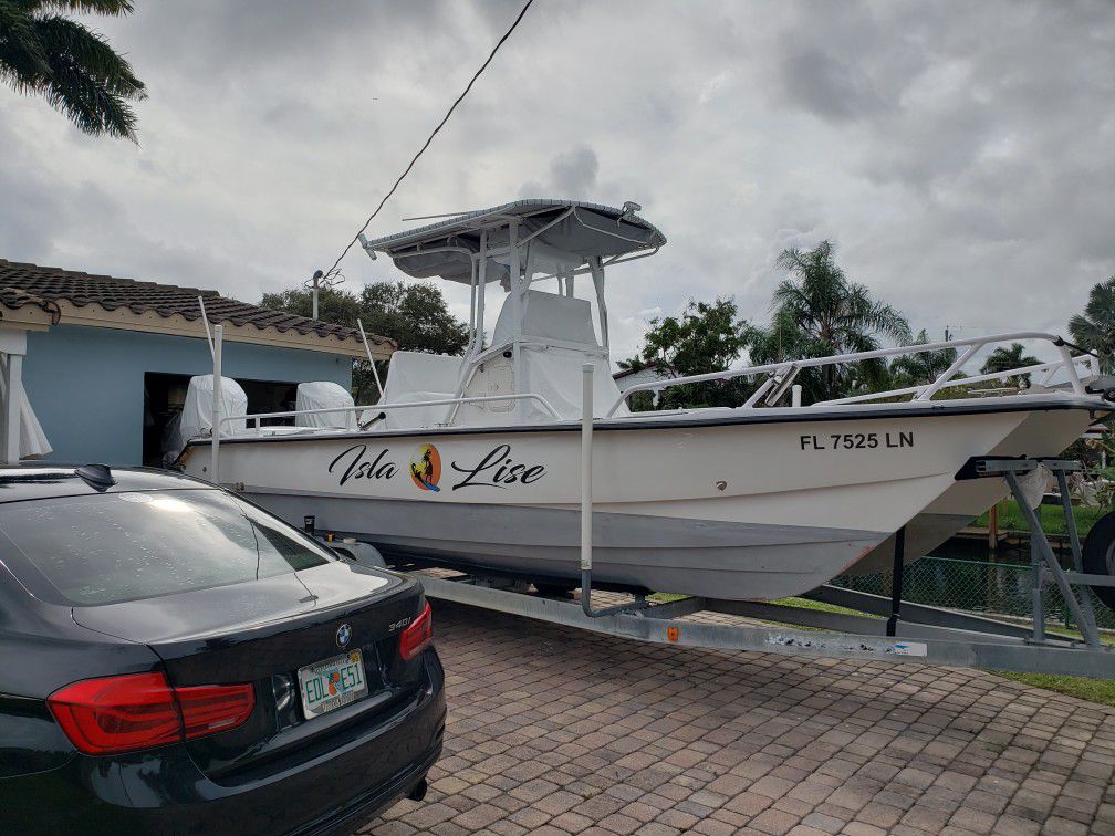 26ft Twin Vee Center Console Boat.