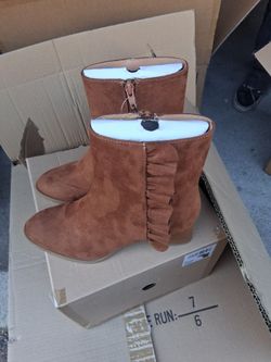 Ladies cognac size 7 nib boots