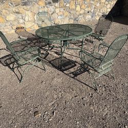 Gorgeous Antique patio set, heavy weight metal, sell as is, need repaint, Firm $700, West 79912