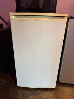 Sunbeam Mini Fridge
