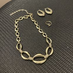 New Naper Gold/Black Necklace & Earrings & Ring