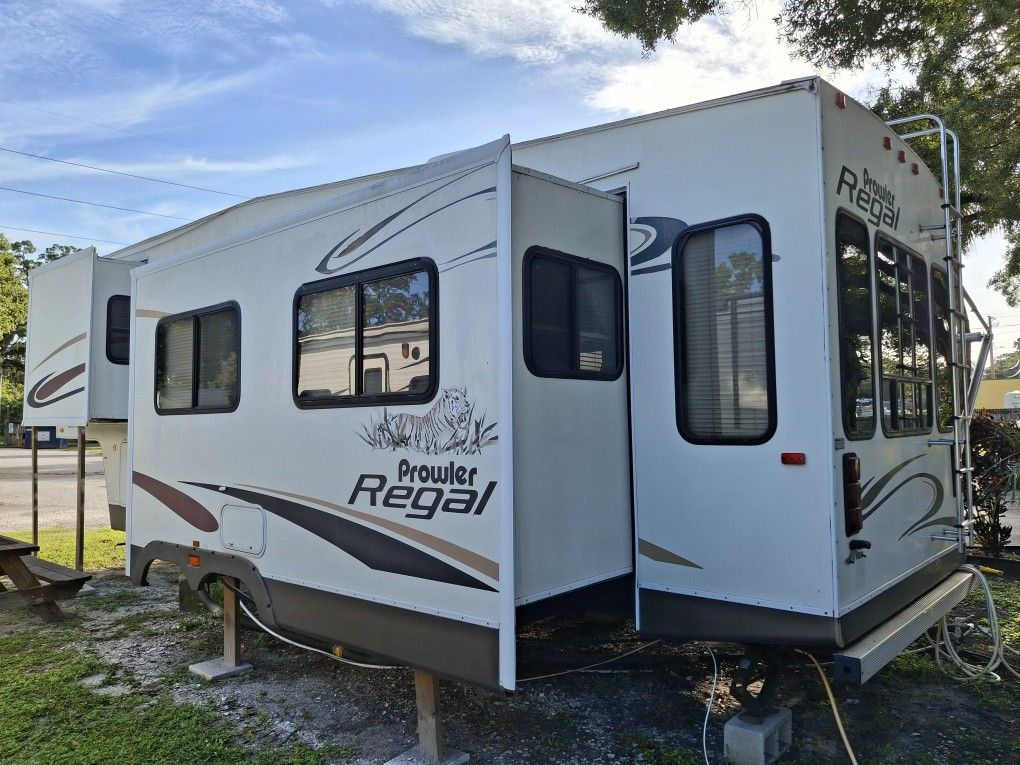 2004 FLEETWOOD REGAL PROWLER