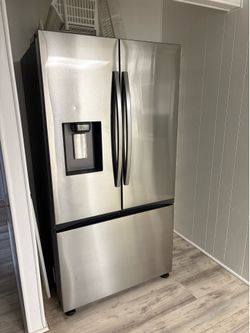 Refrigerator - Samsung 36in 31 cu. Mega capacity 3-dooor French.