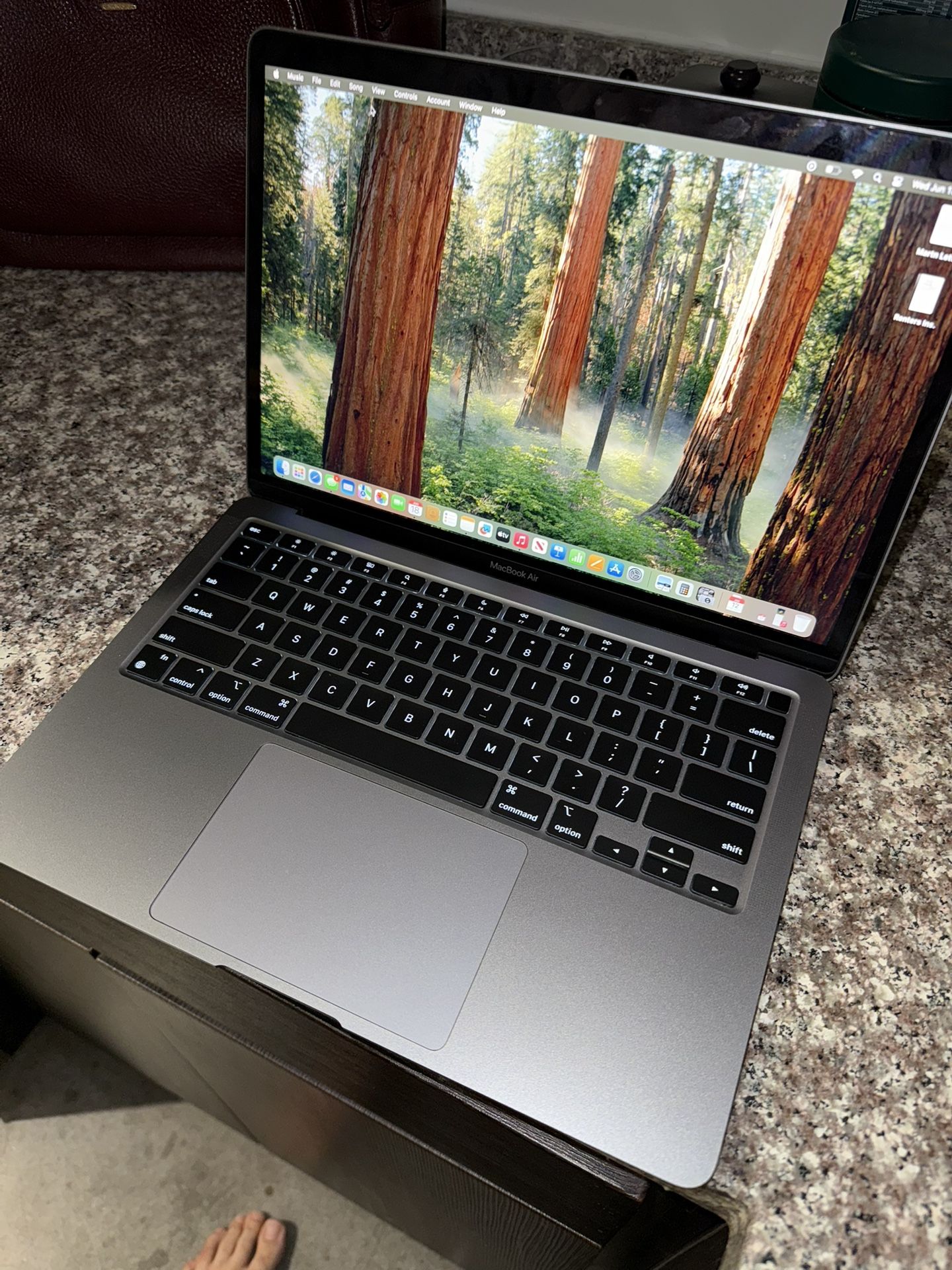 Mac Book
