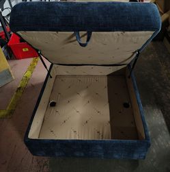 La-Z-Boy Tahoe Ottoman with Storage and Wheels