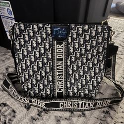 Medium Crossbody 