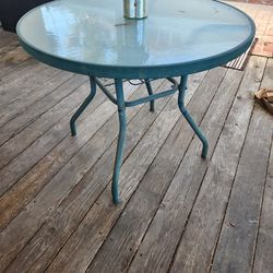 Free glass table