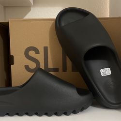 Yeezy Slide Onyx Size 11 (Brand New)