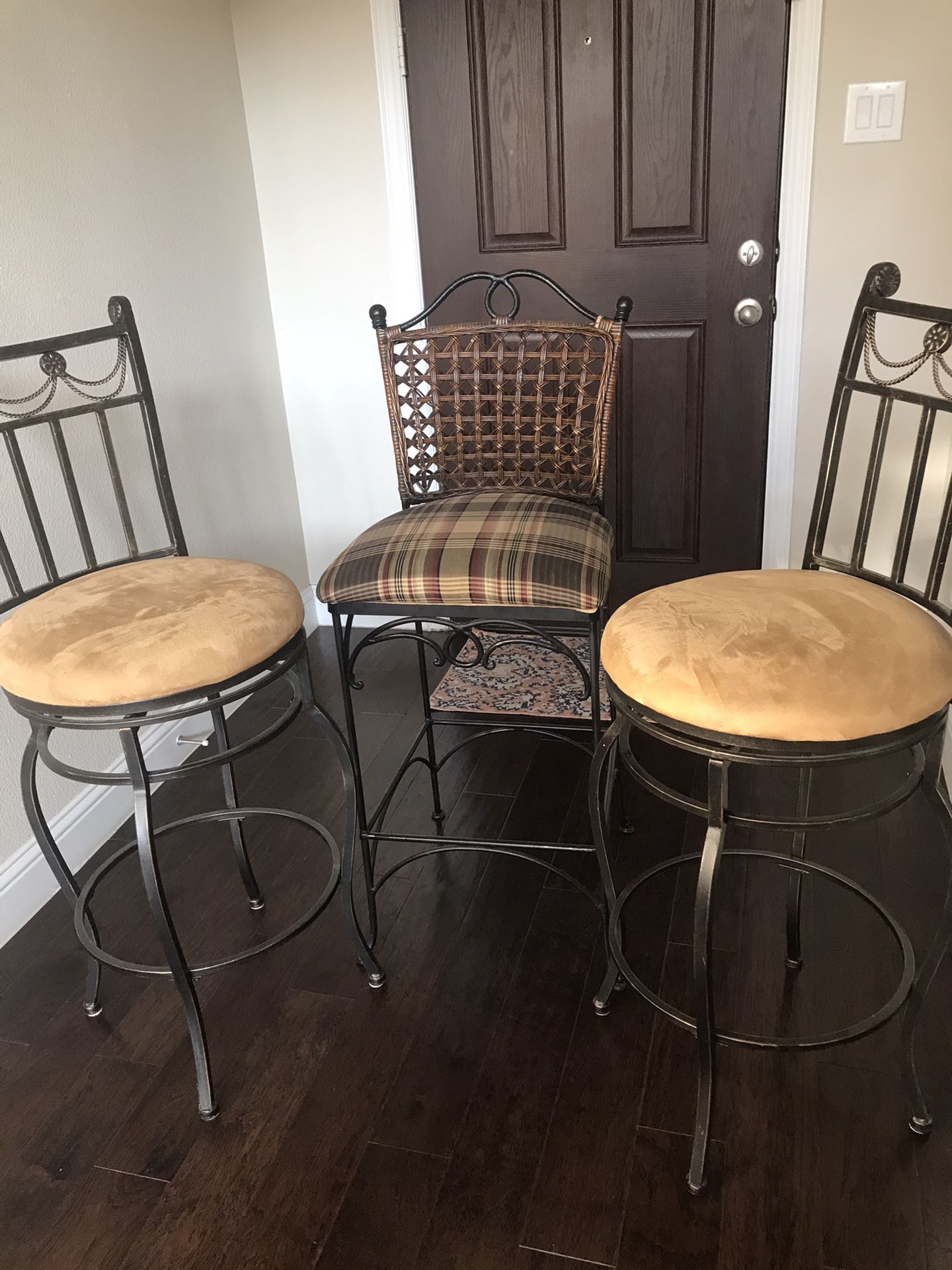 Kitchen Barstool very good condition !!