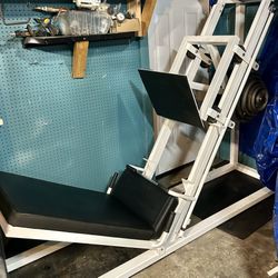 Commercial Leg Press with Weight Plates