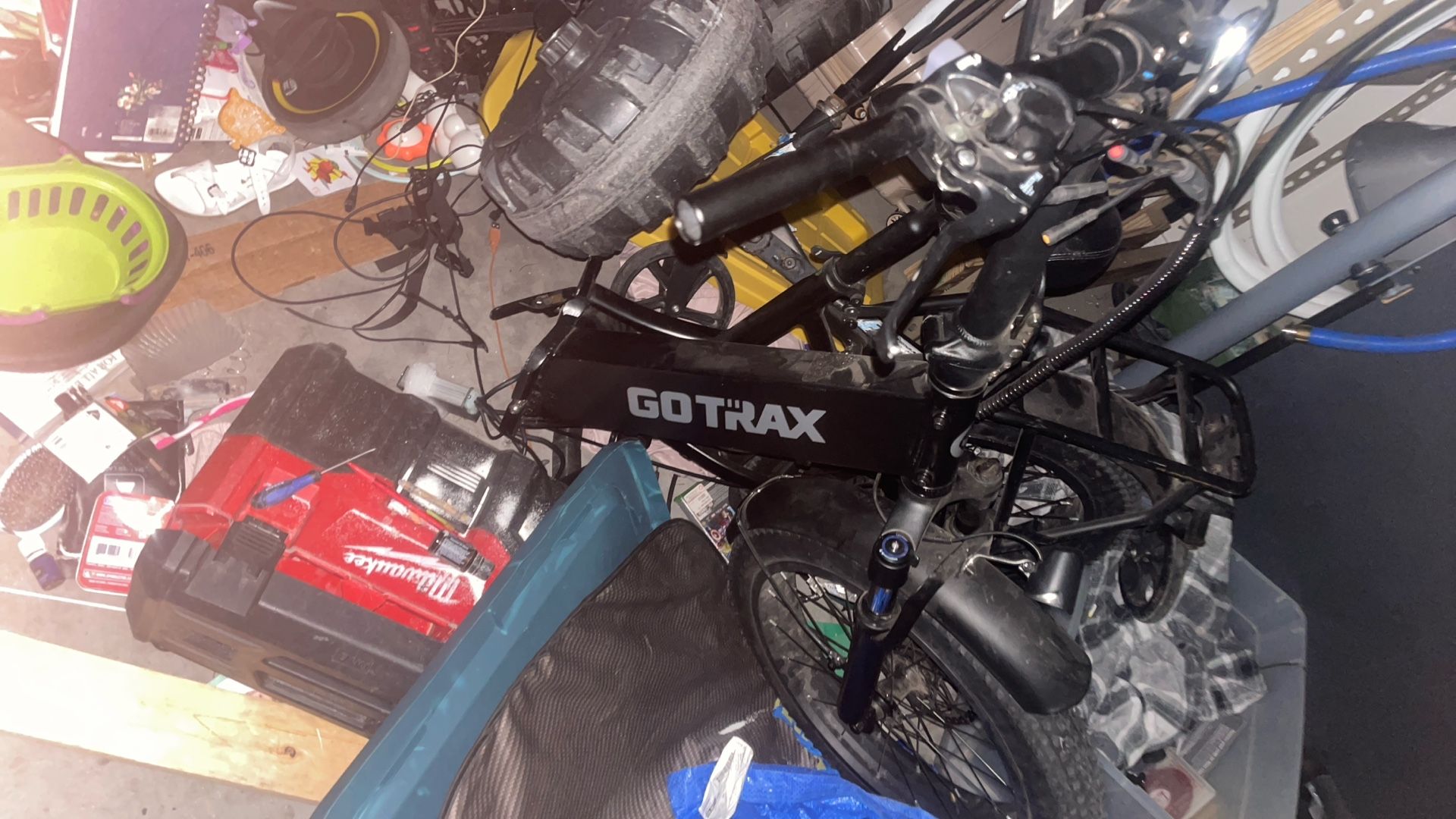 Gotrax F2 Does Not Come With Battery