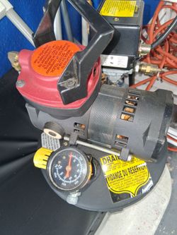 NEW   Airbrush Air Compressor, Oil Filter, 2 - 1/4" NPS Fittings. Oil-Less, Quiet (See pic For more information)