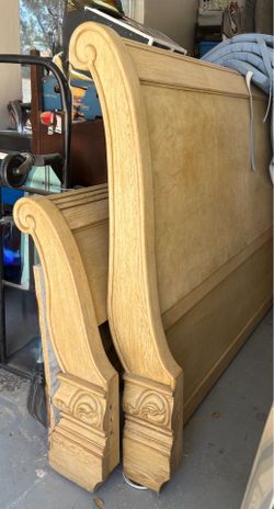 Bernhardt King Size Sleigh Bed