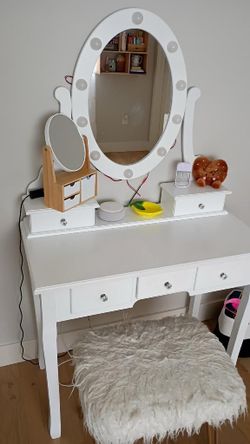 Vanity table with lights