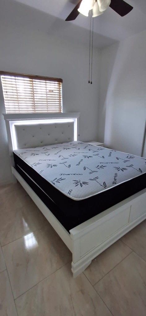 For Sale - Queen Bed!!! Ask for price !!! Preguntar Por Precio