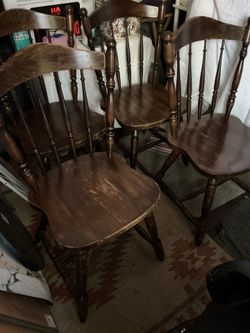 Wooden chairs(4)