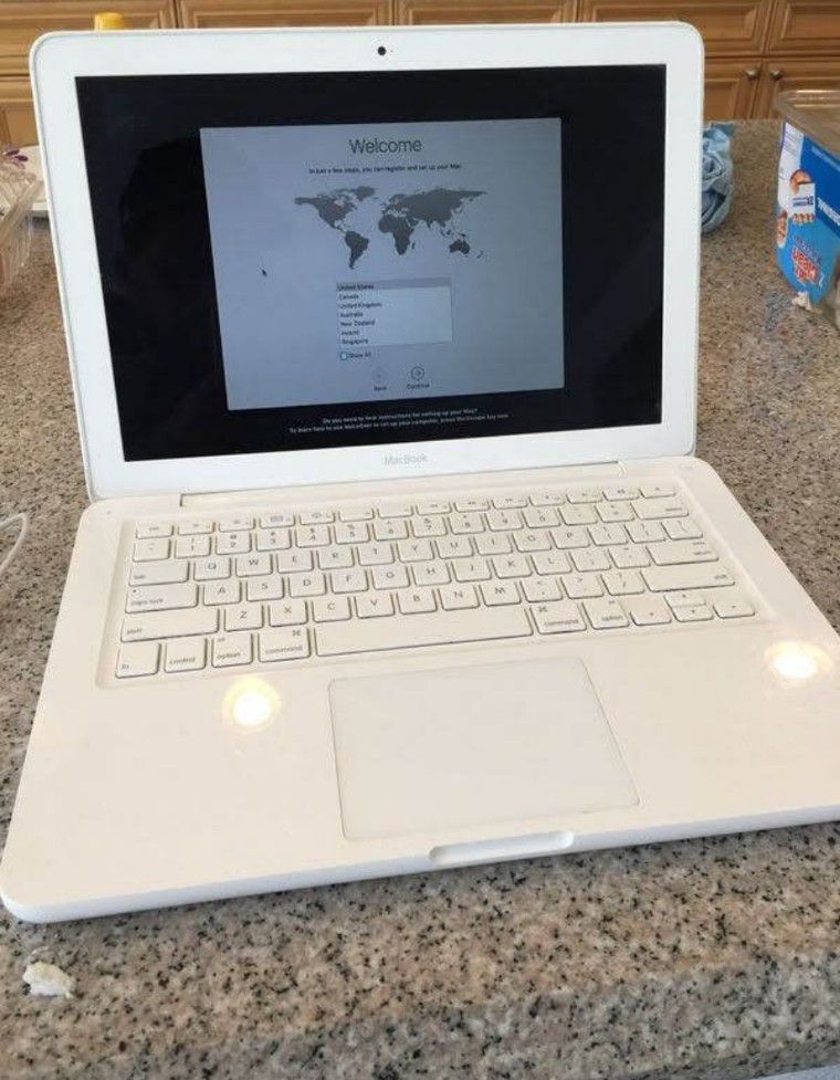 2010 13" White Apple MacBook Pro Upgraded 4GB/250GB SATA Drive! Newer Battery W/ Charger!