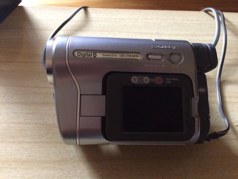 Sony DCR-TRV480 Digital8 Handycam Camcorder w/20x Optical Zoom