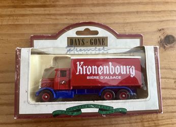 Lledo Days Gone Premier Collection 1937 Scammell 6-wheeler die-cast model truck featuring Kronenbourg beer branding