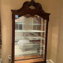 Pulaski mahogany curio Cabinet