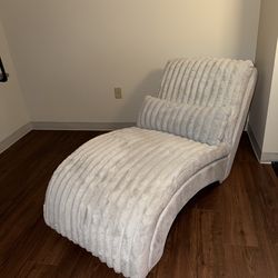 Bob’s “Sofia” Chaise Lounger