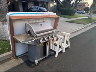 Free Grill, Free Desk, Free Full sized bed!!!