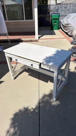White Wood Desk with Drawer