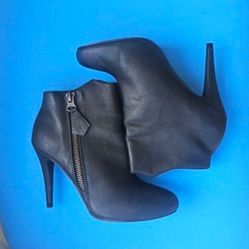 BLACK ANKLE ZIPPER BOOTS 