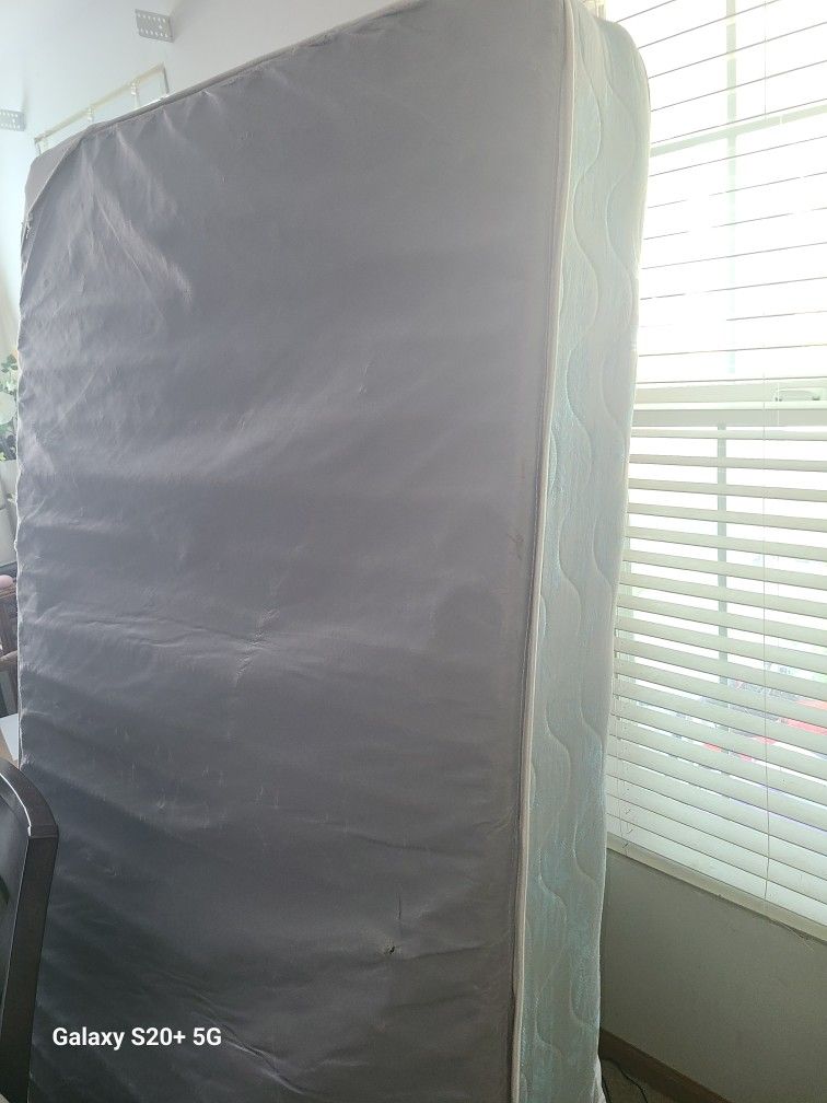 Twins Matress And Box Spring